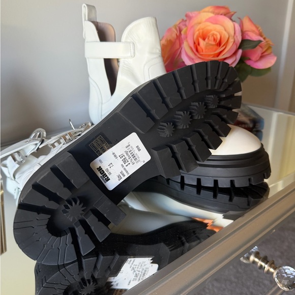 Stuart Weitzman White Leather Lug-Sole Ankle Boots - Picture 3 of 4